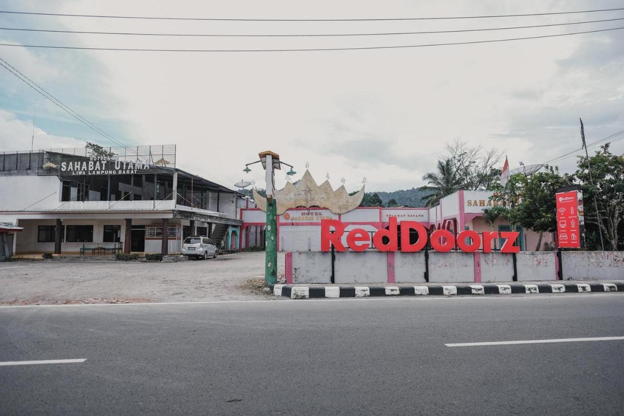Hotel Reddoorz Syariah Near Kebun Raya Liwa Negarabatin Exterior foto
