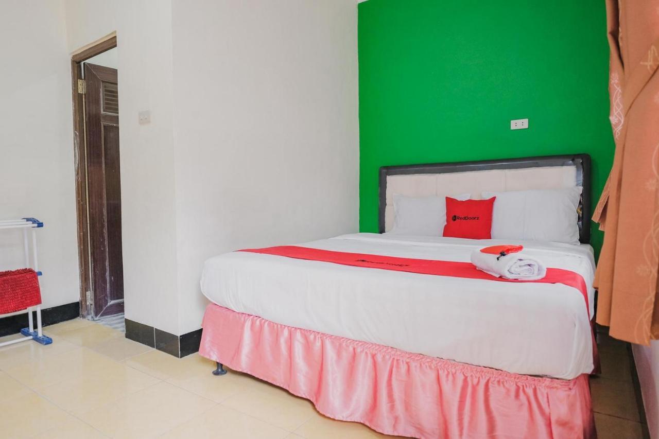 Hotel Reddoorz Syariah Near Kebun Raya Liwa Negarabatin Exterior foto